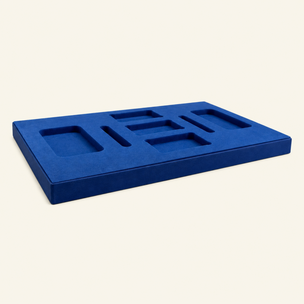 Plateau de calage en mousse avec des empreintes.
