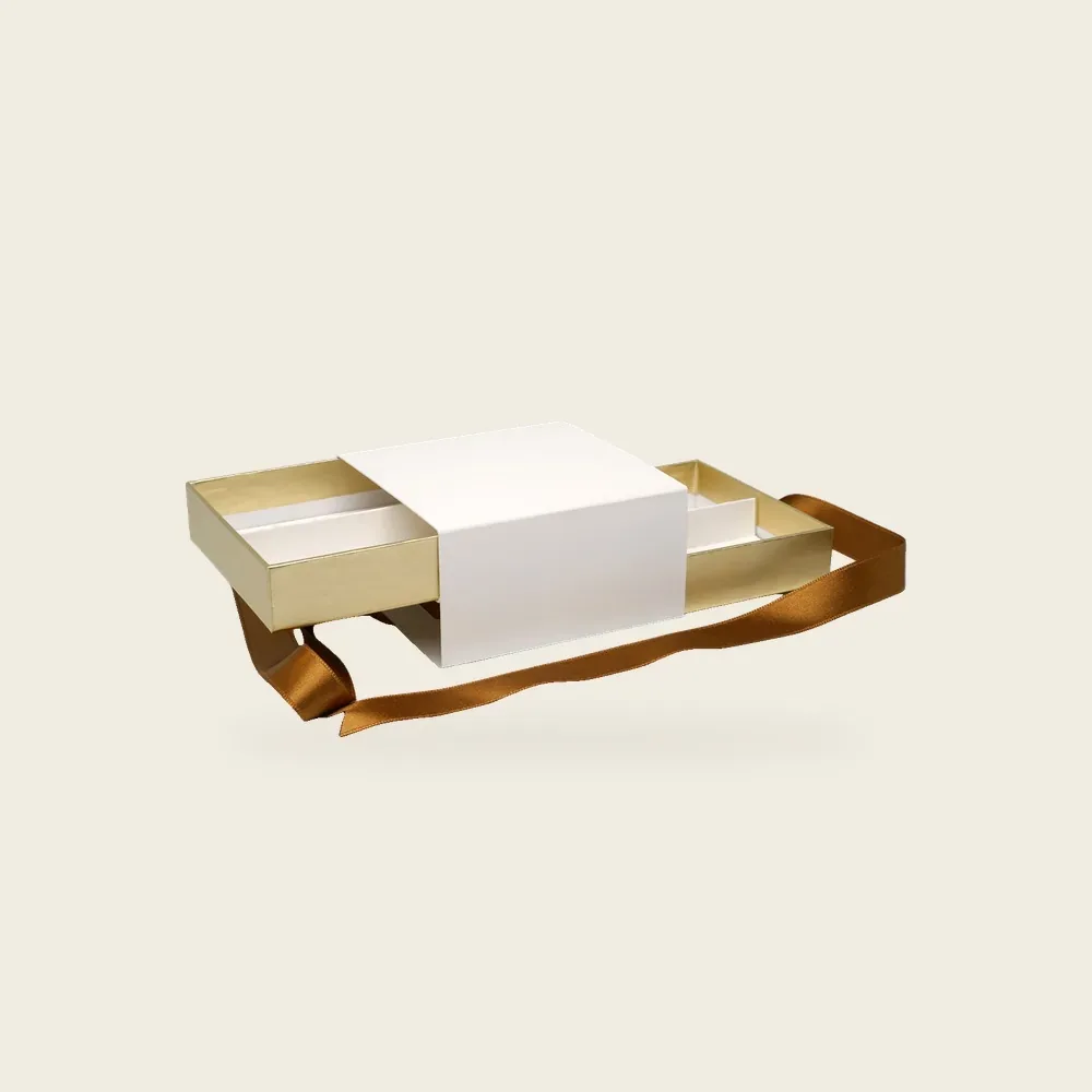 Boîte tiroir, ruban doré, pièce de la Haute Collection Luxe Packaging