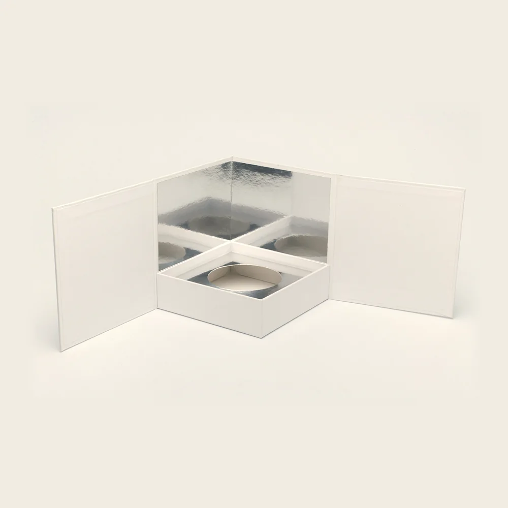 Coffret en croix, pièce de la Haute Collection Luxe Packaging