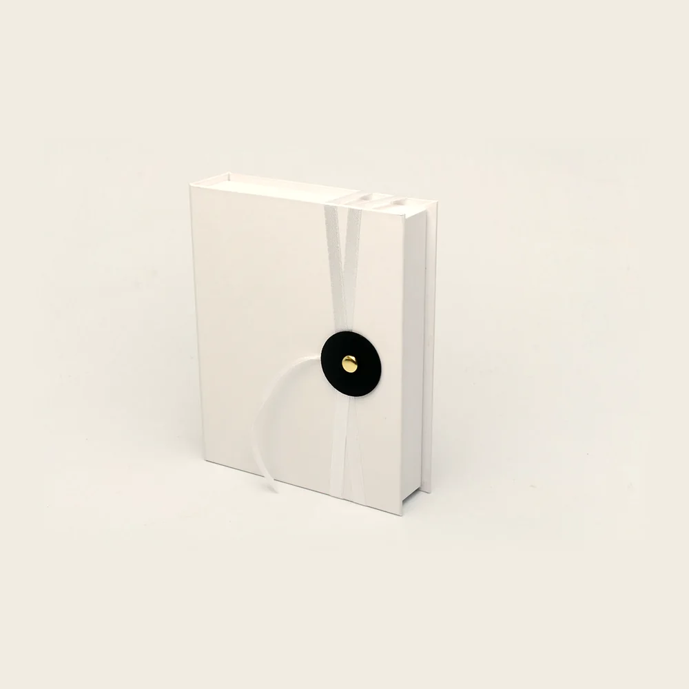 Coffret livre, fermeture bouton, pièce de la Haute Collection Luxe Packaging