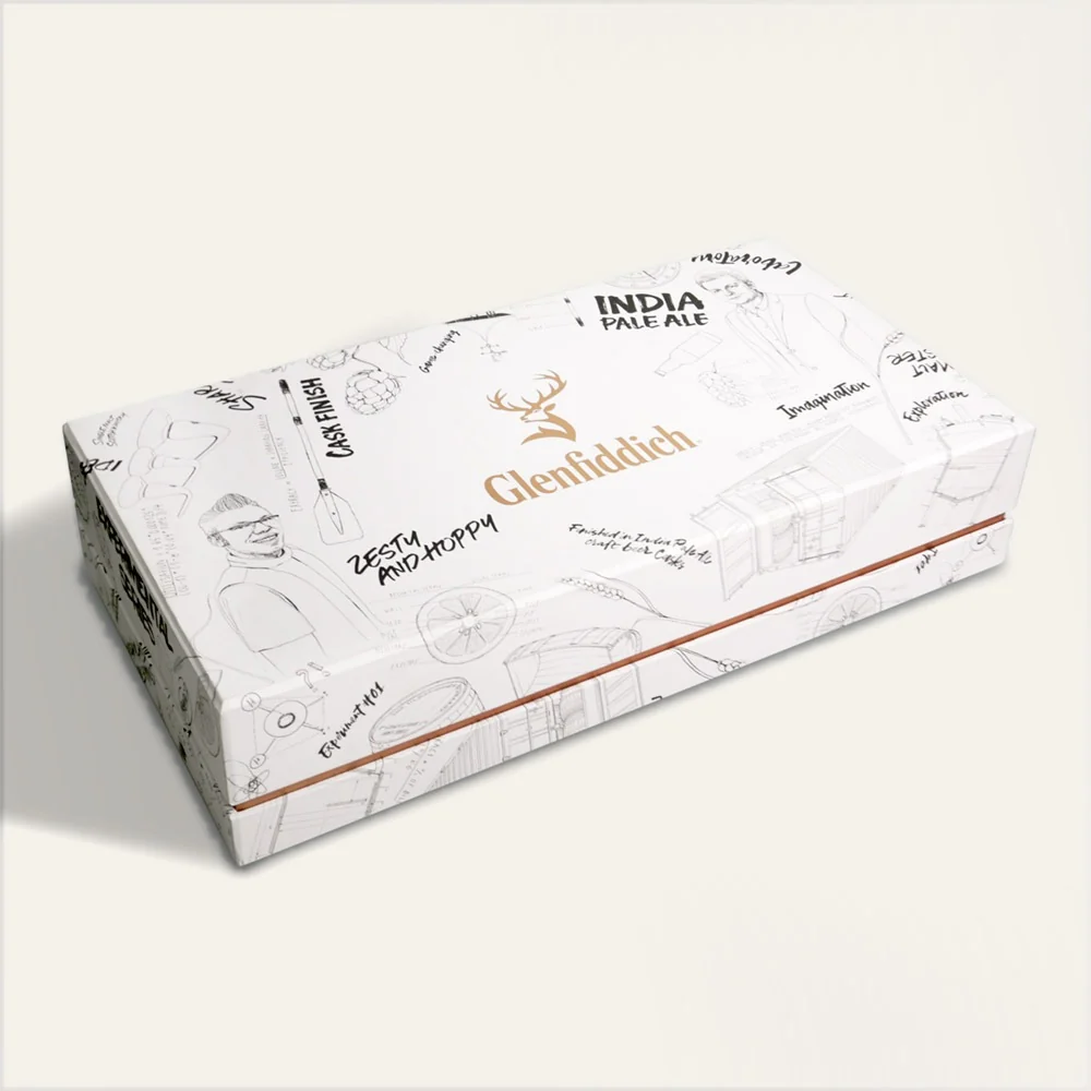 Boîte à gorge fermée, papier imprimé d'illustrations et liseré cuivre